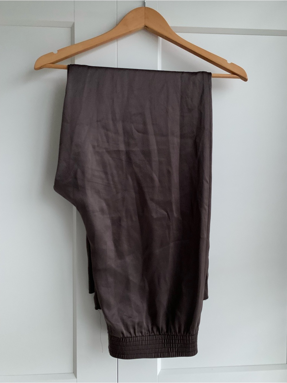 Babaton Satin Pant Elastic-Waist Wide Leg Pants in Chocolate women’s size L - Picture 10 of 11